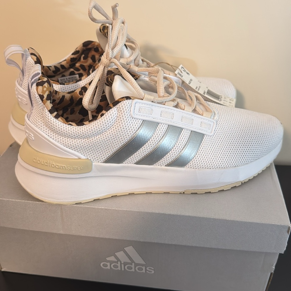 ADIDAS- women’s RACER TR21 size 9